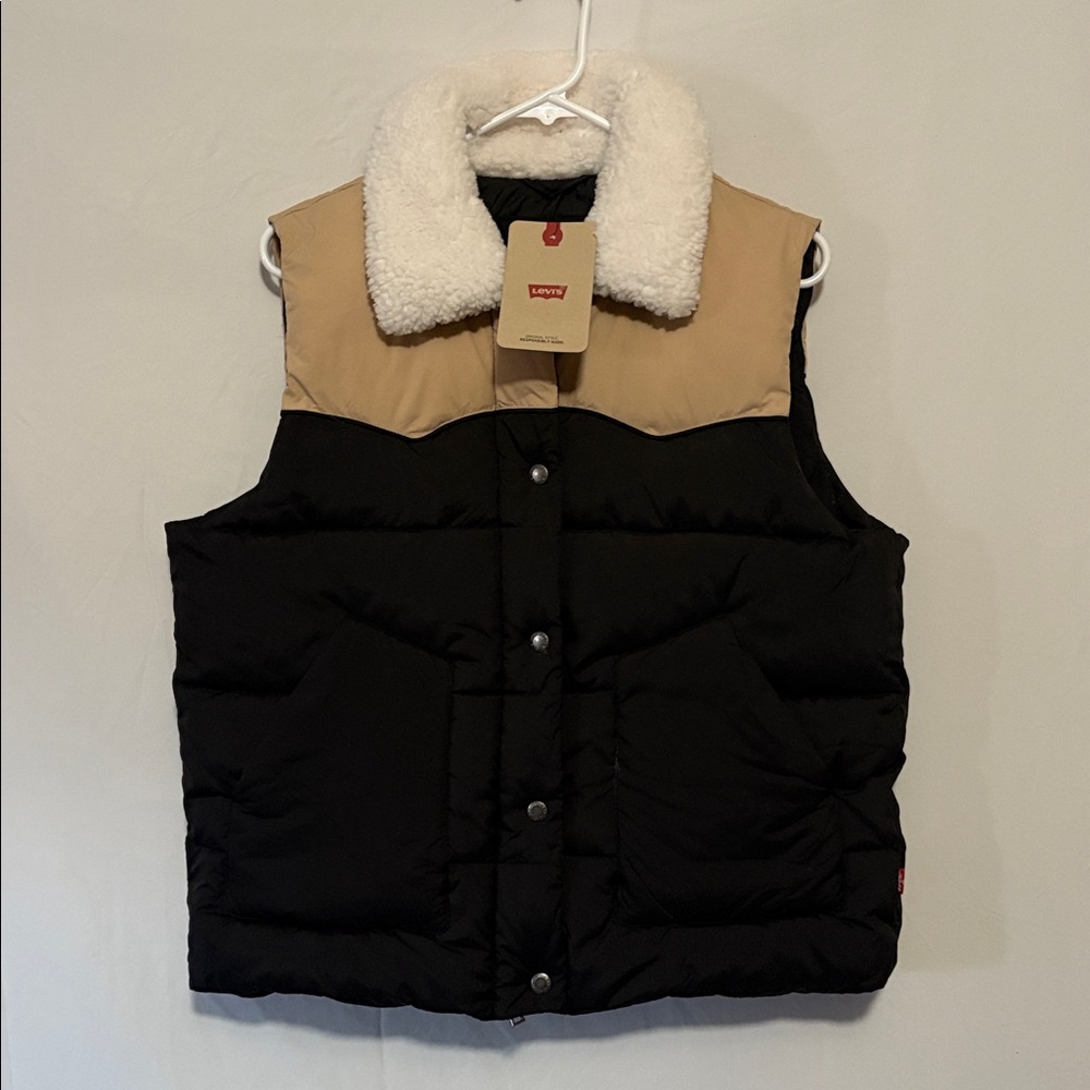 NWT Levi’s Western Puffer Vest with Faux Shearling Collar